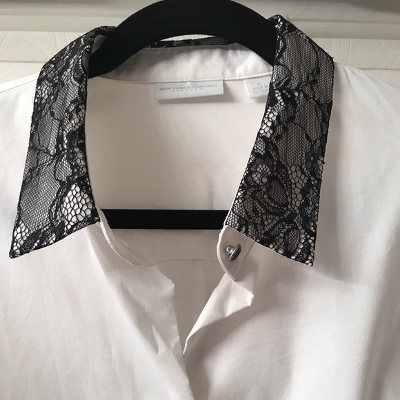 New York & Company Tops - 🦋Adorable black and white button up shirt